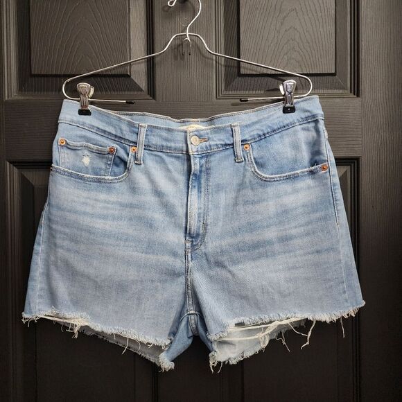 Levi's High Rise Shorts - Light Wash - Picture 4 of 13
